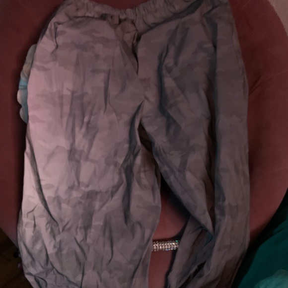 Reflective Fluorescent Joggers - Picture 11 of 12